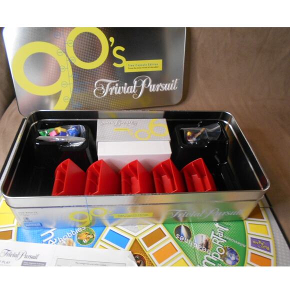 Trivial Pursuit 90s Trivia Tin Time Capsule Edition Complete 2004 Parker Bros - Picture 2 of 10